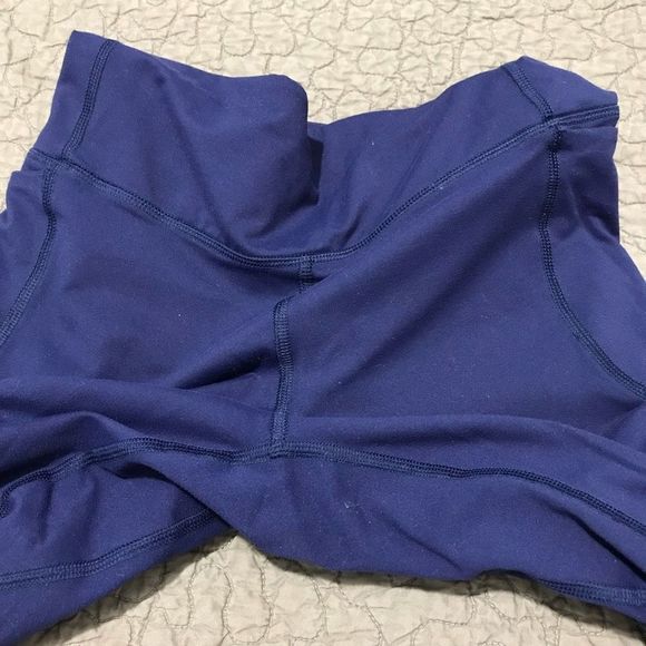 Under armor dark blue leggings size M.     A251 - Picture 8 of 8